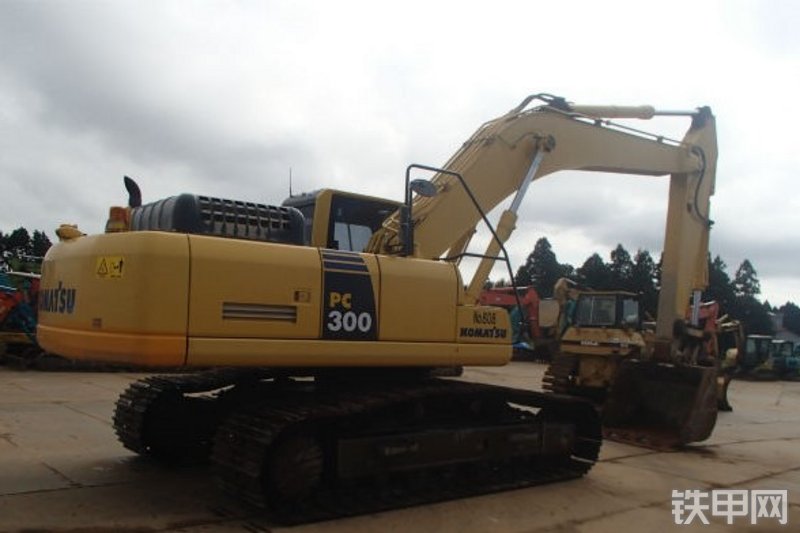 小松PC300-8挖掘机整机外观