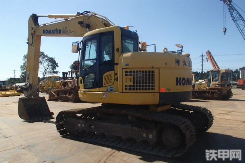 小松PC228US-8挖掘机整机外观