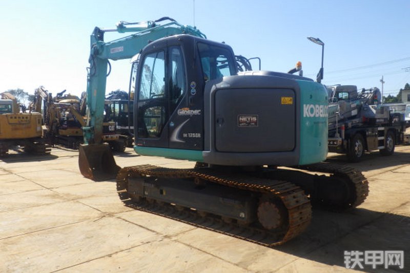 神钢SK125SR挖掘机整机外观