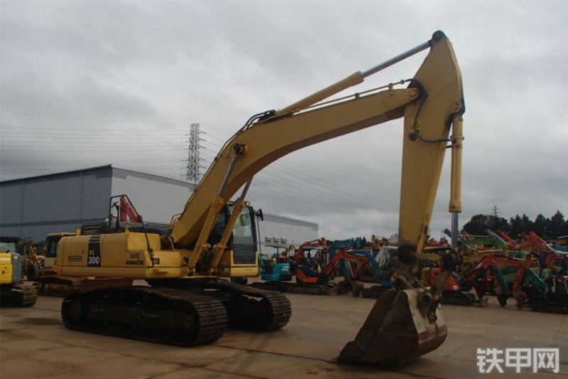 小松PC300-8挖掘机整机外观