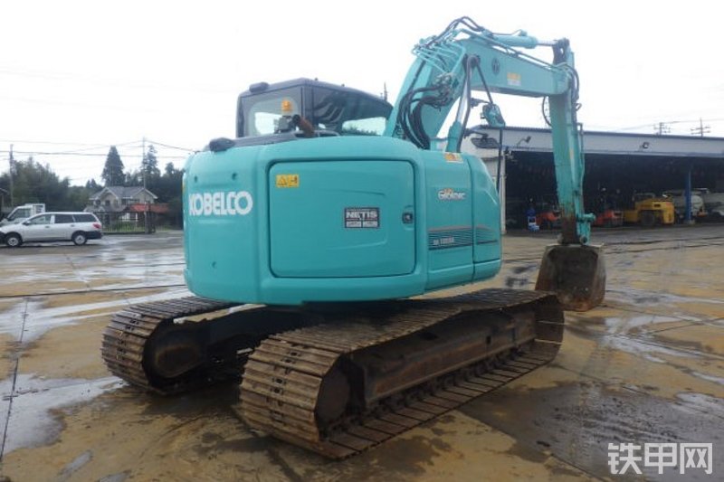 神钢SK135SR-3挖掘机整机外观