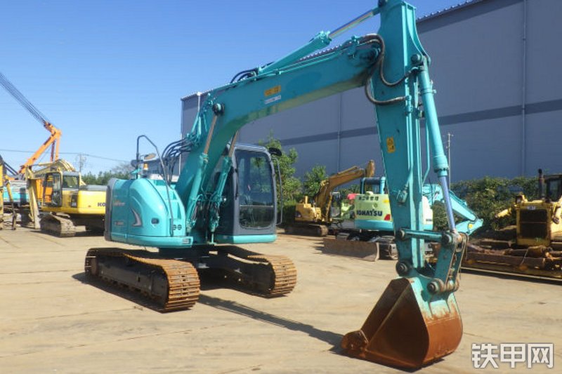 神钢SK125SR挖掘机整机外观