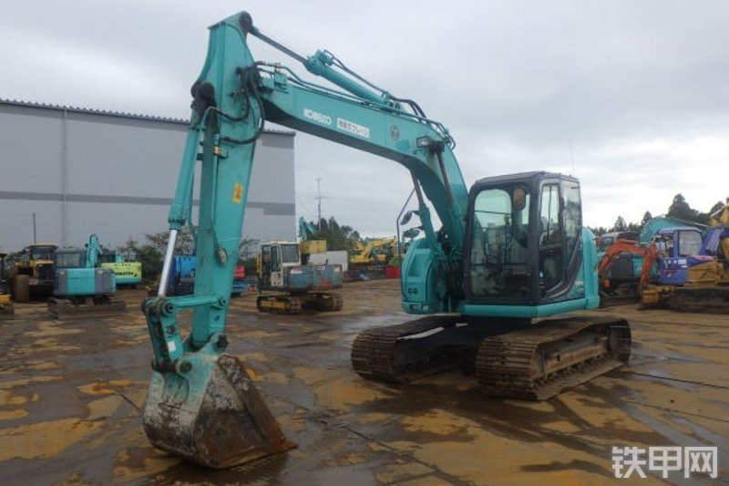 神钢SK135SR-3挖掘机整机外观