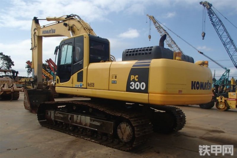小松PC300-8挖掘机整机外观