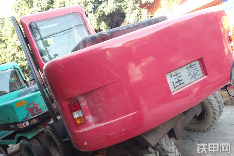 佳泰重工JT100挖掘机整机外观