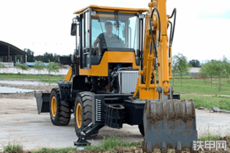 鲁特重工ZG-955挖掘装载机整机外观