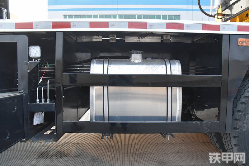 森源重工森源重工25吨东风底盘起重机起重机局部