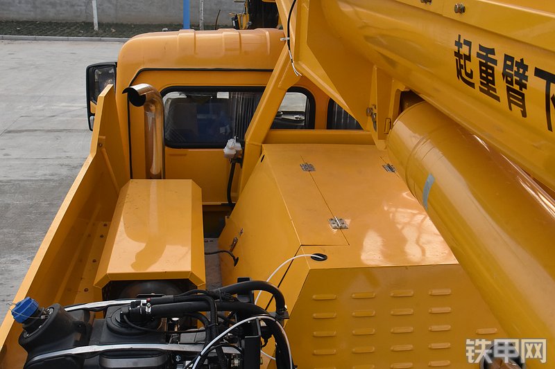 森源重工森源重工25吨东风底盘起重机起重机局部