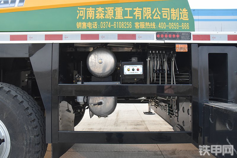 森源重工森源重工25吨东风底盘起重机起重机局部