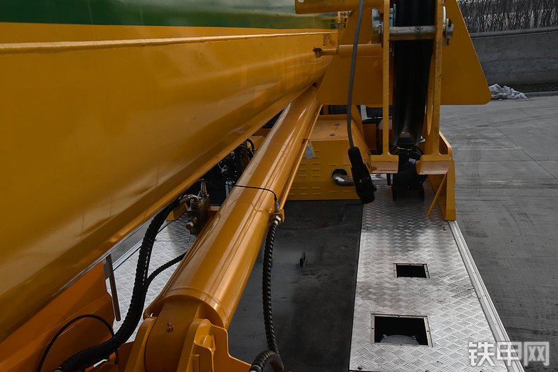 森源重工森源重工25吨东风底盘起重机起重机局部