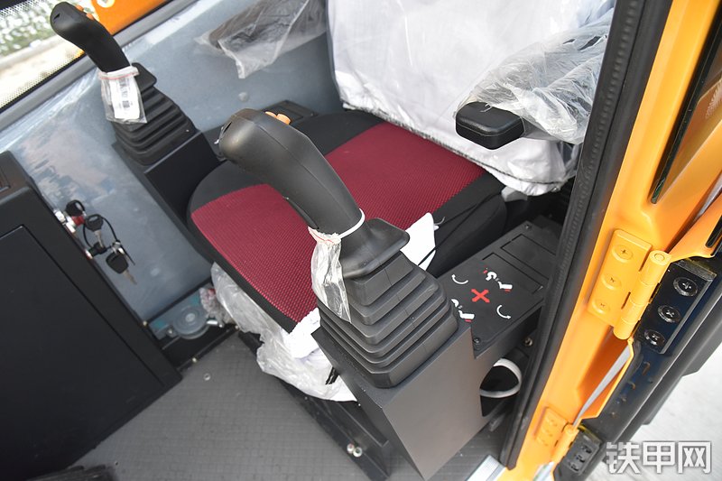 森源重工森源重工25吨东风底盘起重机起重机局部