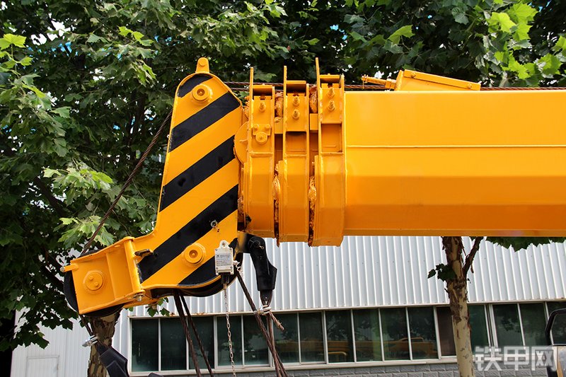 森源重工森源重工8吨东风底盘起重机起重机局部