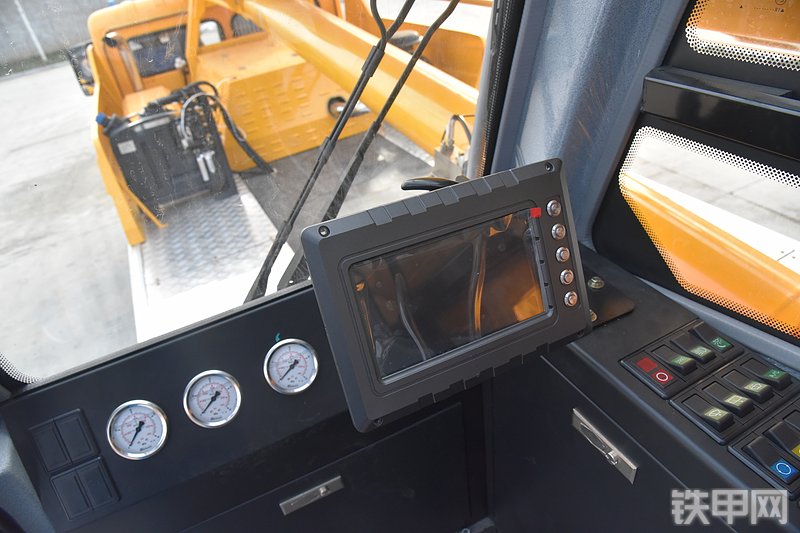 森源重工森源重工25吨东风底盘起重机起重机局部