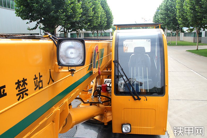 森源重工森源重工8吨东风底盘起重机起重机局部