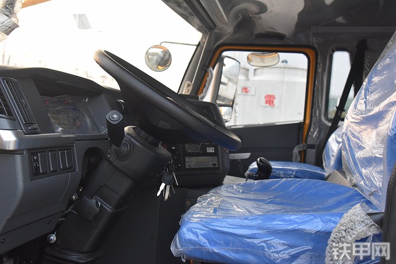 森源重工森源重工25吨东风底盘起重机起重机局部