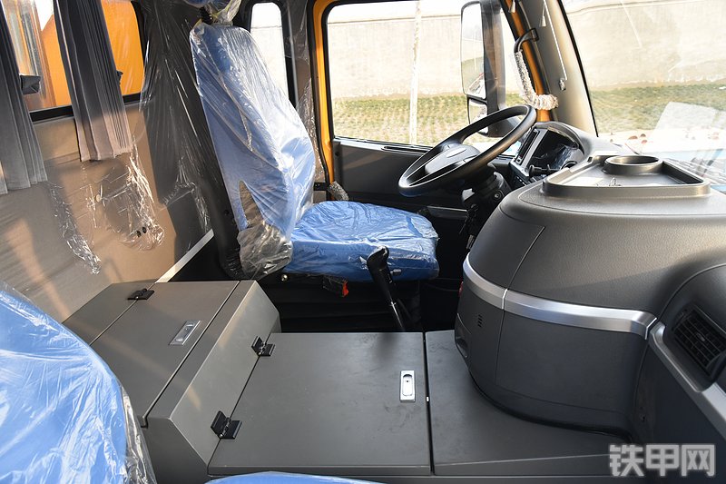 森源重工森源重工25吨东风底盘起重机起重机局部