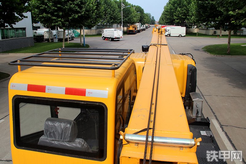 森源重工森源重工8吨东风底盘起重机起重机局部