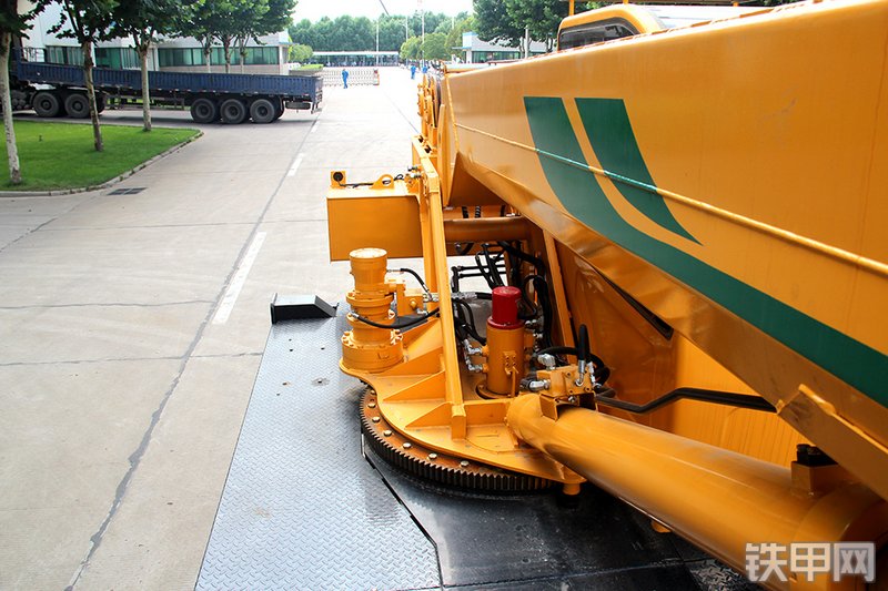 森源重工森源重工8吨东风底盘起重机起重机局部