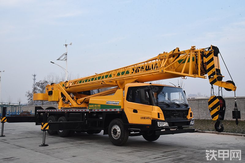 森源重工森源重工25吨东风底盘起重机起重机整机外观