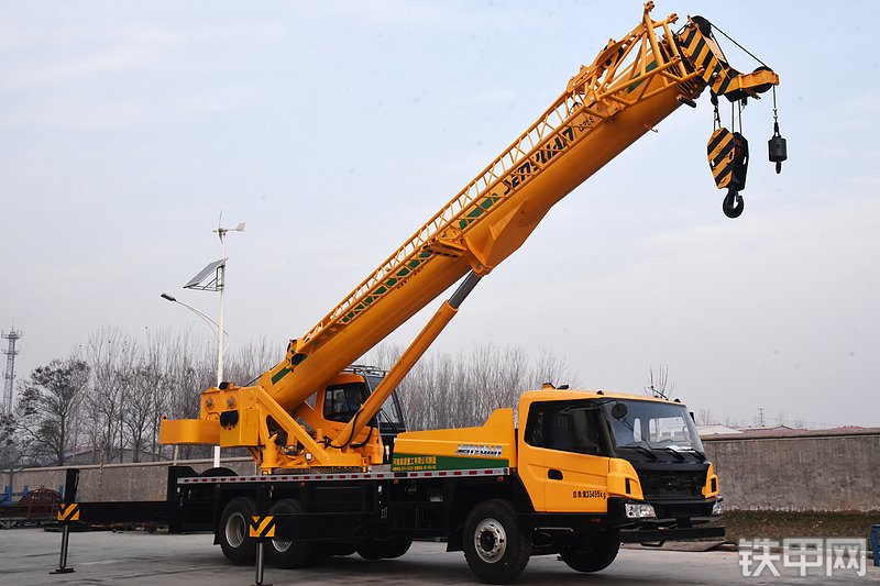 森源重工森源重工25吨东风底盘起重机起重机整机外观