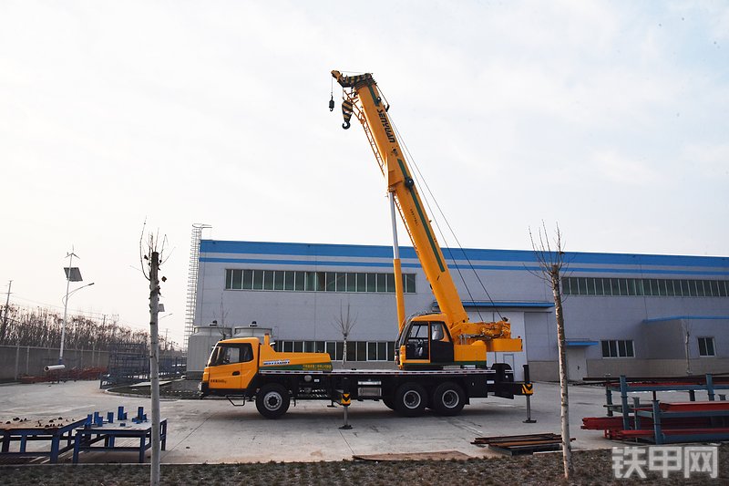 森源重工森源重工25吨东风底盘起重机起重机整机外观
