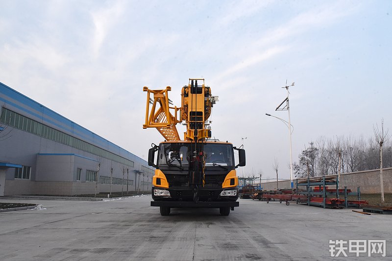 森源重工森源重工25吨东风底盘起重机起重机整机外观