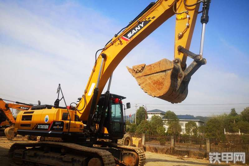 三一重工SY365BH挖掘机整机外观