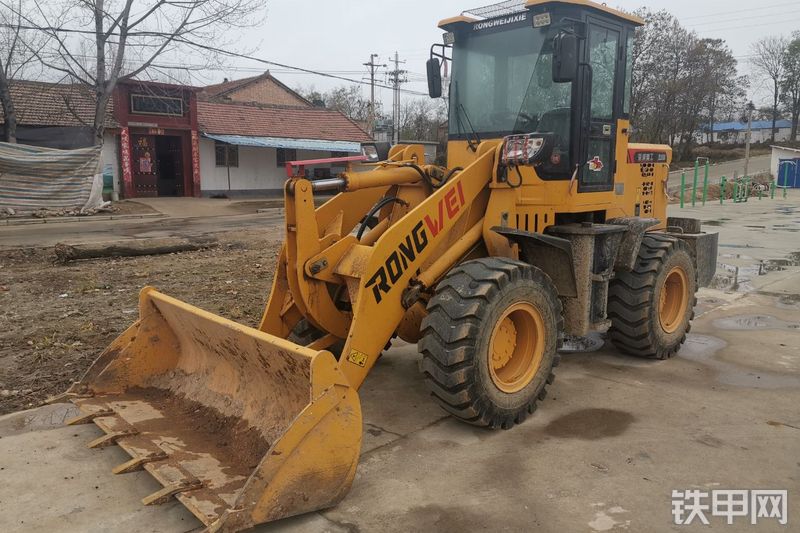 荣威机械ZL938装载机整机外观