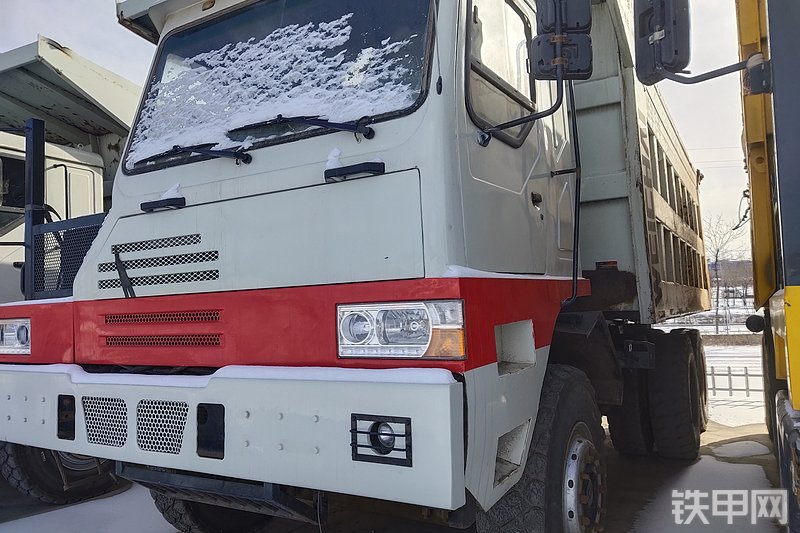 盛达YZT3864非公路自卸车整机外观