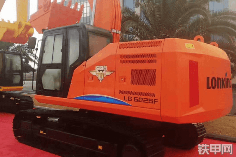 龙工LG6225F挖掘机整机外观
