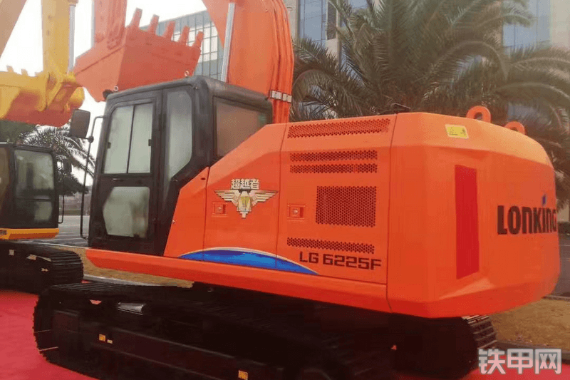 龙工LG6225F挖掘机整机外观