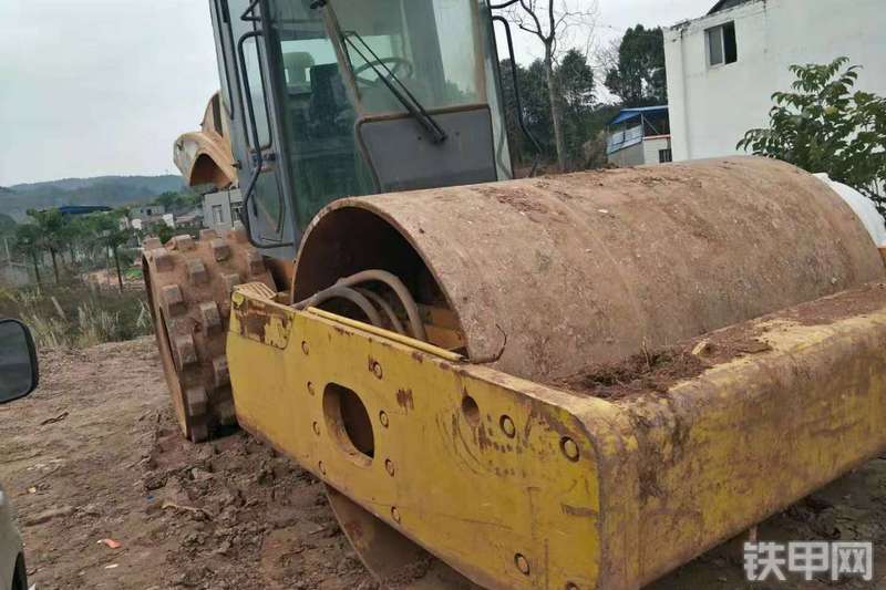 柳工CLG622L压路机整机外观