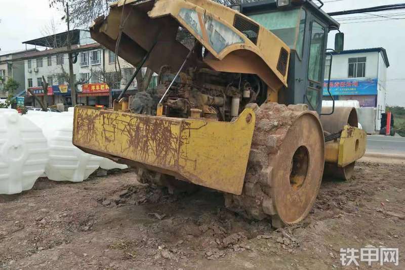 柳工CLG622L压路机整机外观