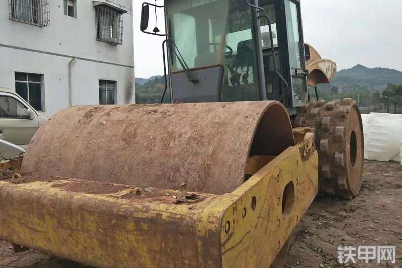 柳工CLG622L压路机整机外观