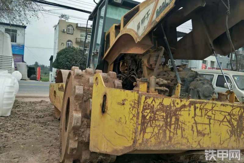 柳工CLG622L压路机整机外观