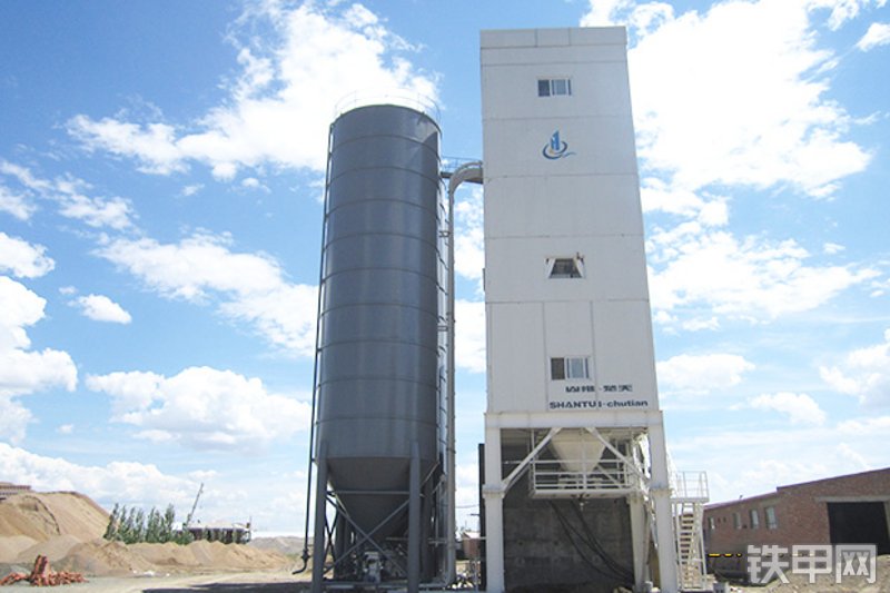 山推SjHLS240G混凝土搅拌站整机外观