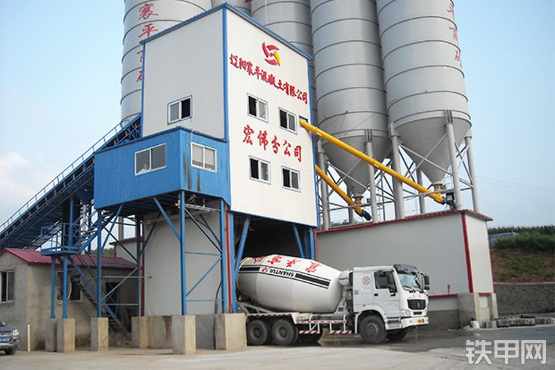 山推SjHZS240S混凝土搅拌站整机外观