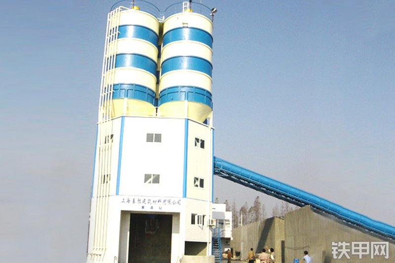 山推SjHZS240D混凝土搅拌站整机外观