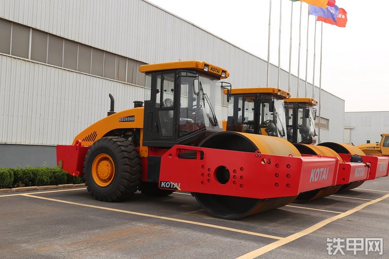 科泰重工KS265HD压路机整机外观