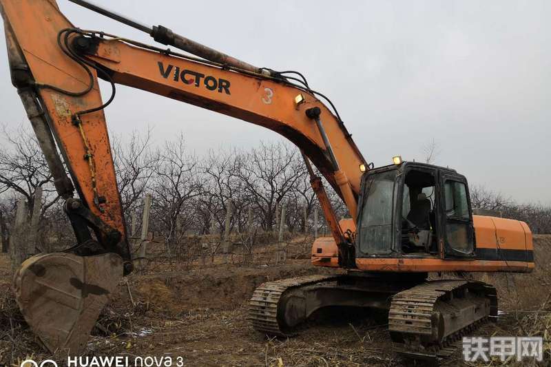 威克特V333挖掘机整机外观