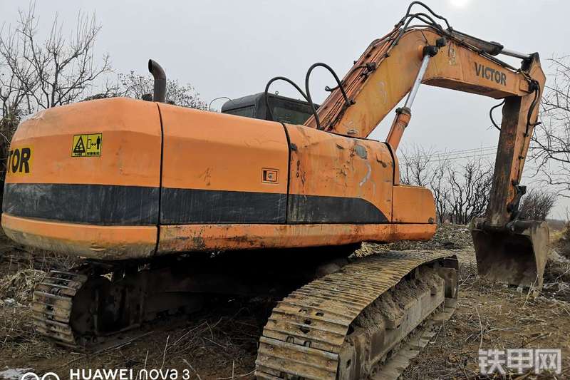 威克特V333挖掘机整机外观