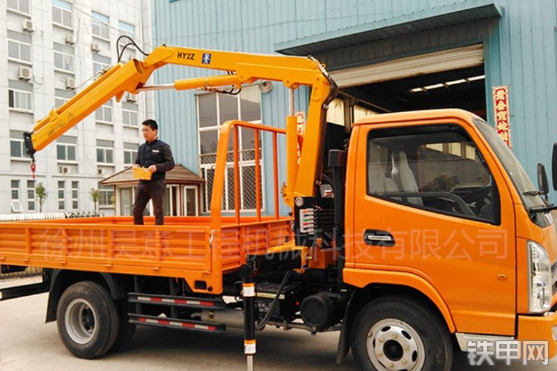 昊意科技2吨小型折臂蓝牌起重机整机外观