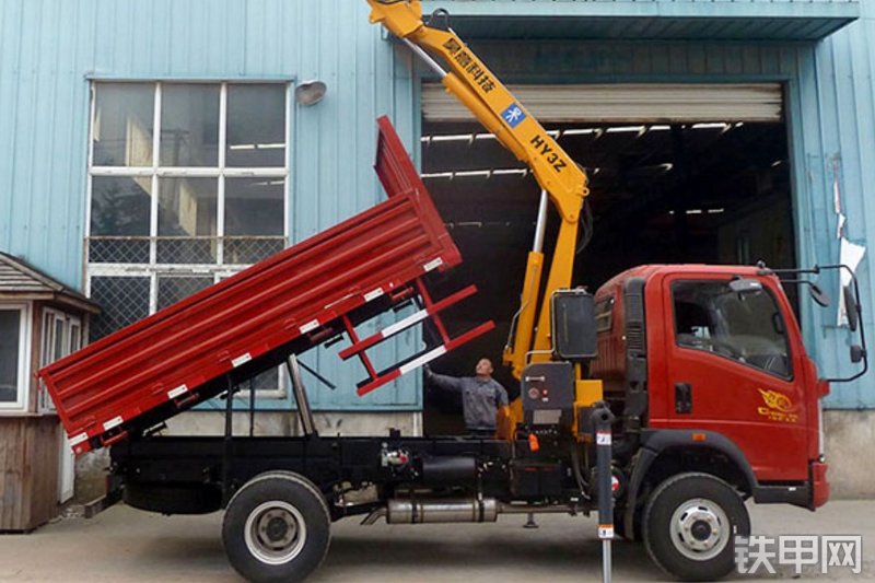 昊意科技3.2吨蓝牌折叠臂起重机整机外观