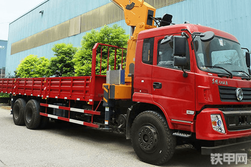 昊意科技12吨5节臂东风国5起重机整机外观