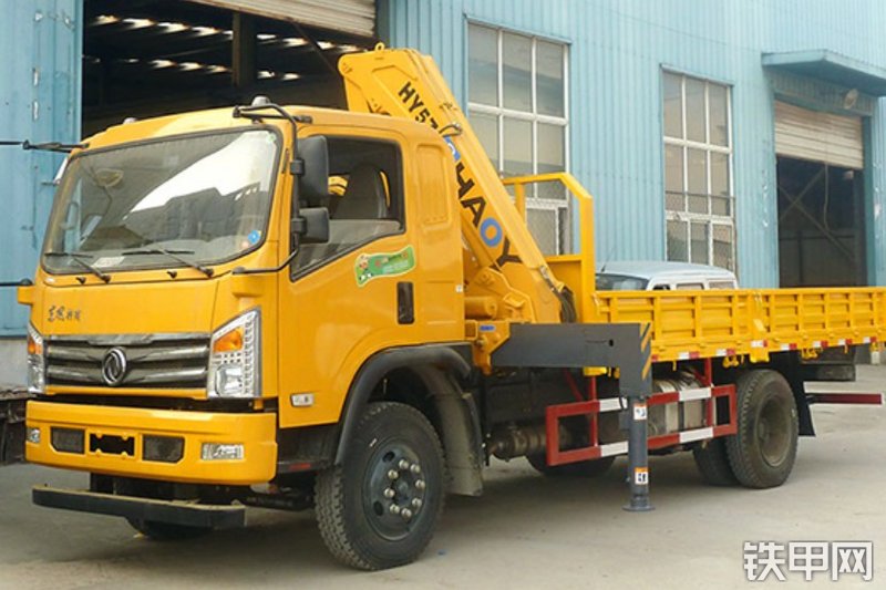 昊意科技5吨东风国五折叠臂起重机整机外观
