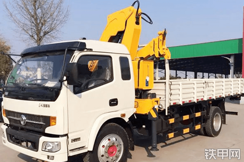 昊意科技8吨无线遥控折叠臂起重机整机外观