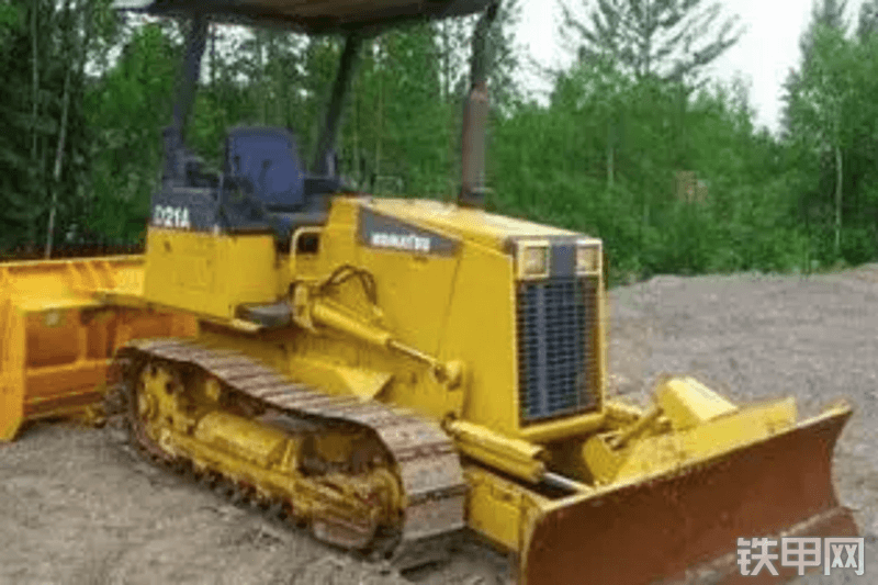 小松D21P-8E0推土机整机外观