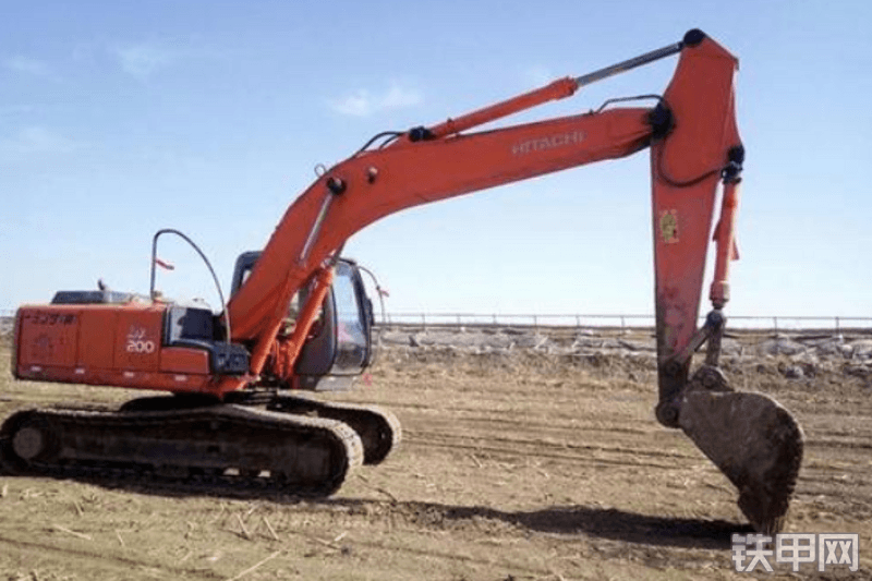 日立ZX200-5B挖掘机整机外观