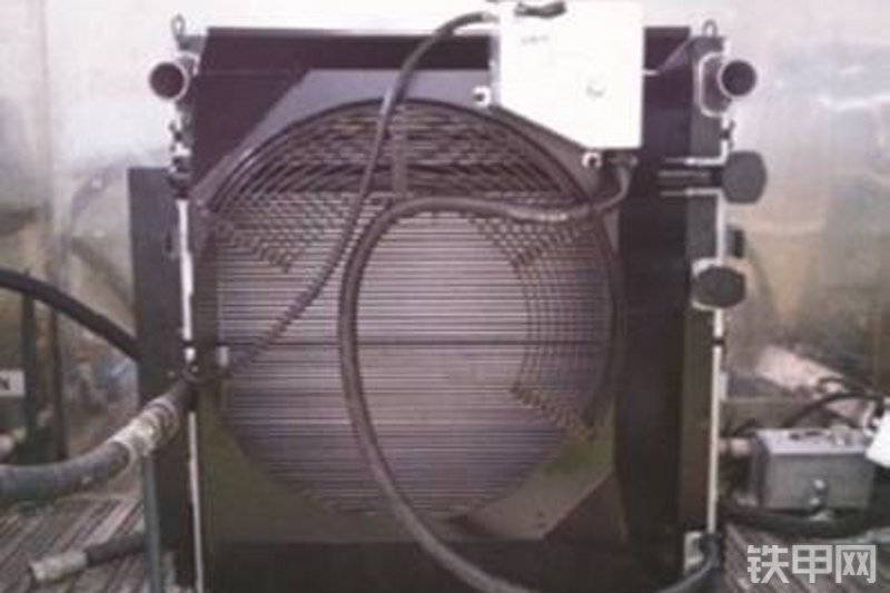 现代R215VS挖掘机局部