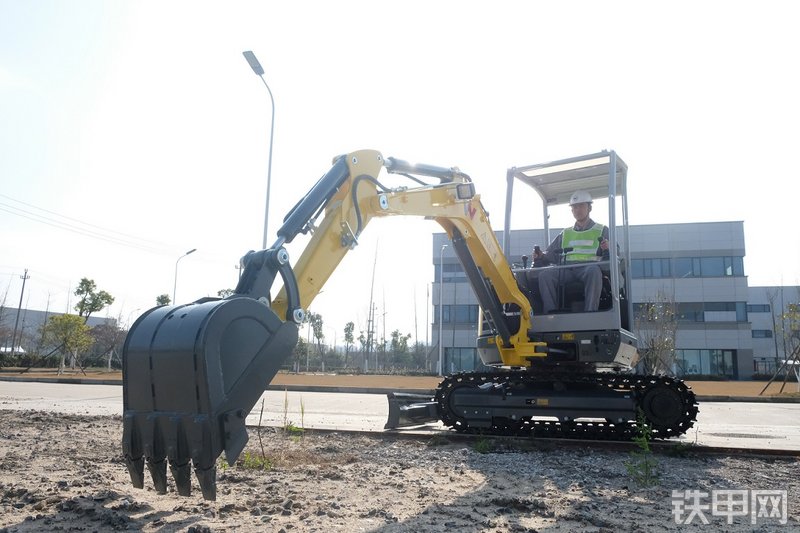 威克诺森EZ26挖掘机整机外观